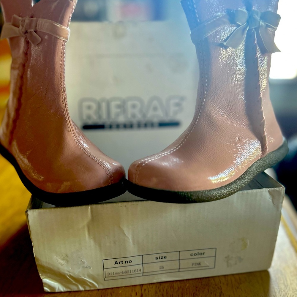 Beautiful Vintage pink Boots